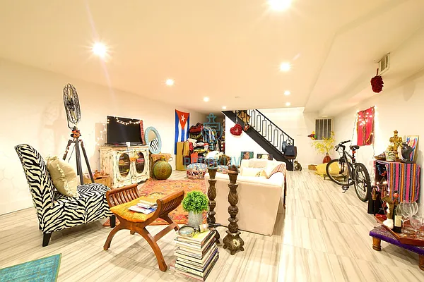 Rented by null | media 52