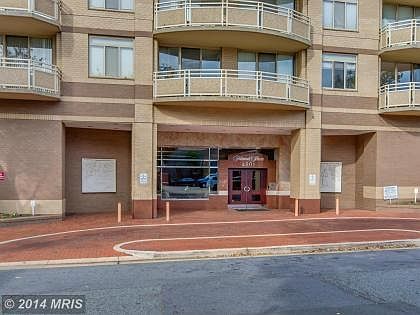 3rd image of 4801 Fairmont Ave