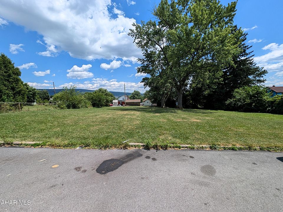 2nd image of 2115-2123 13th Ave