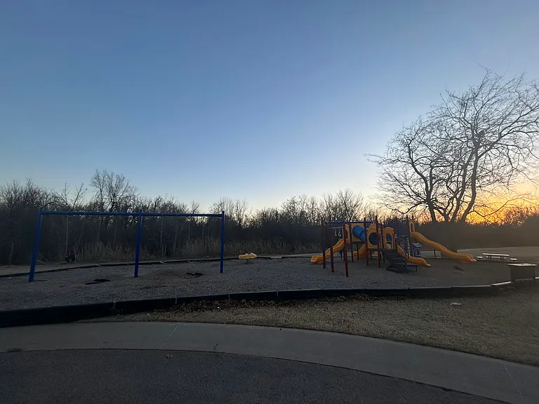 2400 Rookhaven Ln — Photo 11