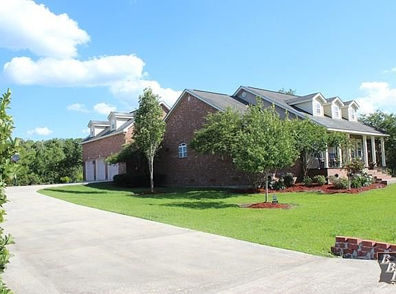 4th image of 329 Chateau Dr
