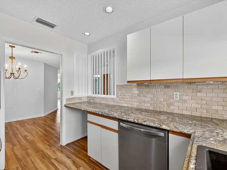 6101 SE Landing Way #11 — Photo 11