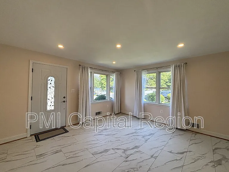 12 Mills Rd — Photo 3