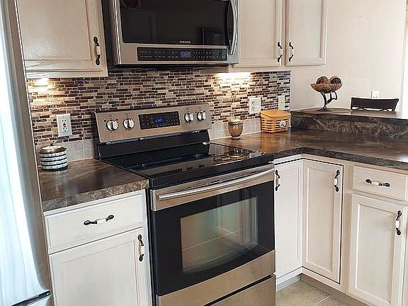 Updated kitchen + appliances