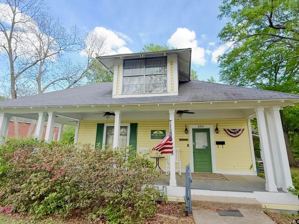 1st image of 202 Graham St
