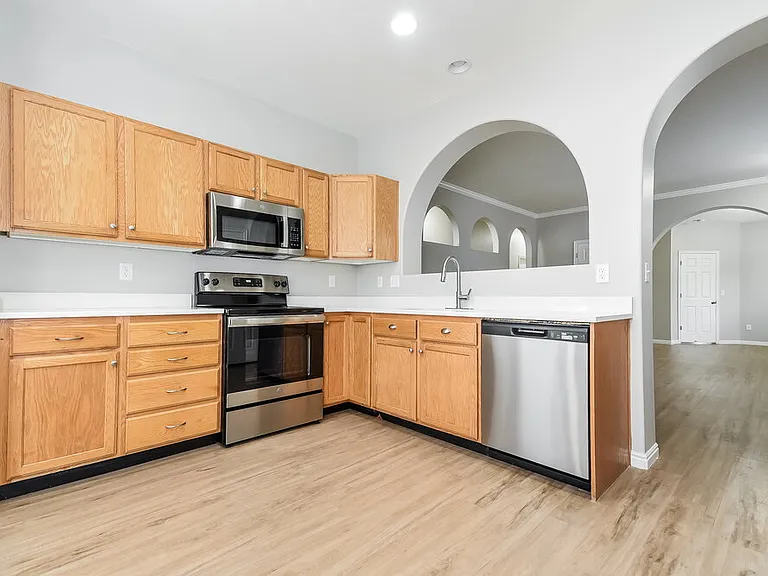 1040 York Dr — Photo 8