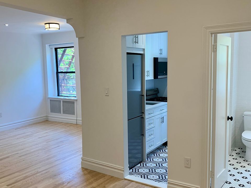 1st image of 209 W 104th St APT 3C