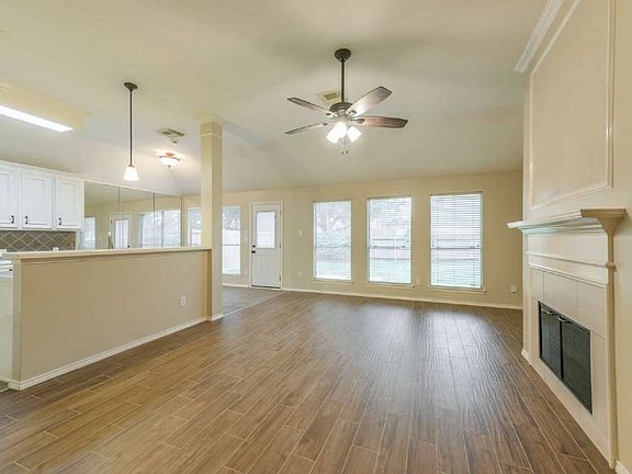 3rd image of 3526 Paigewood Dr