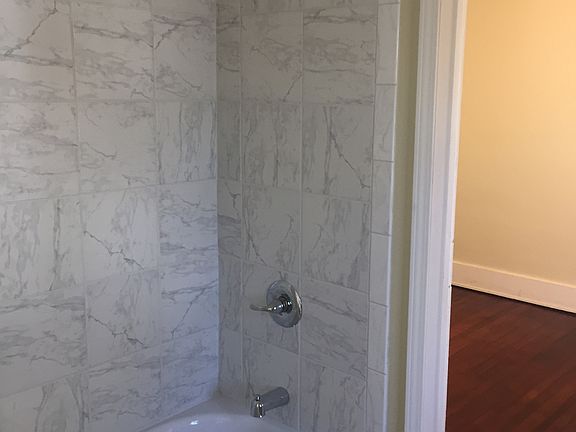 Mst Bath w/Ceramic Tile