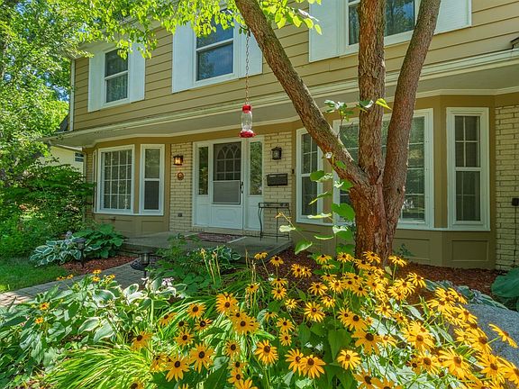 3rd image of 2902 N Baylis Dr