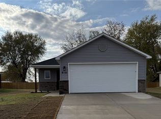 816 S Kit St, Siloam Springs, AR 72761