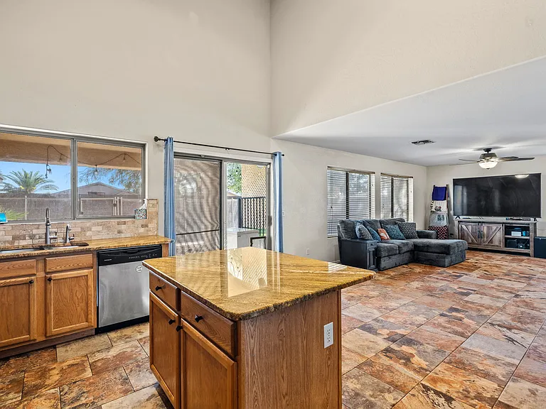 3299 E Boston St — Photo 16