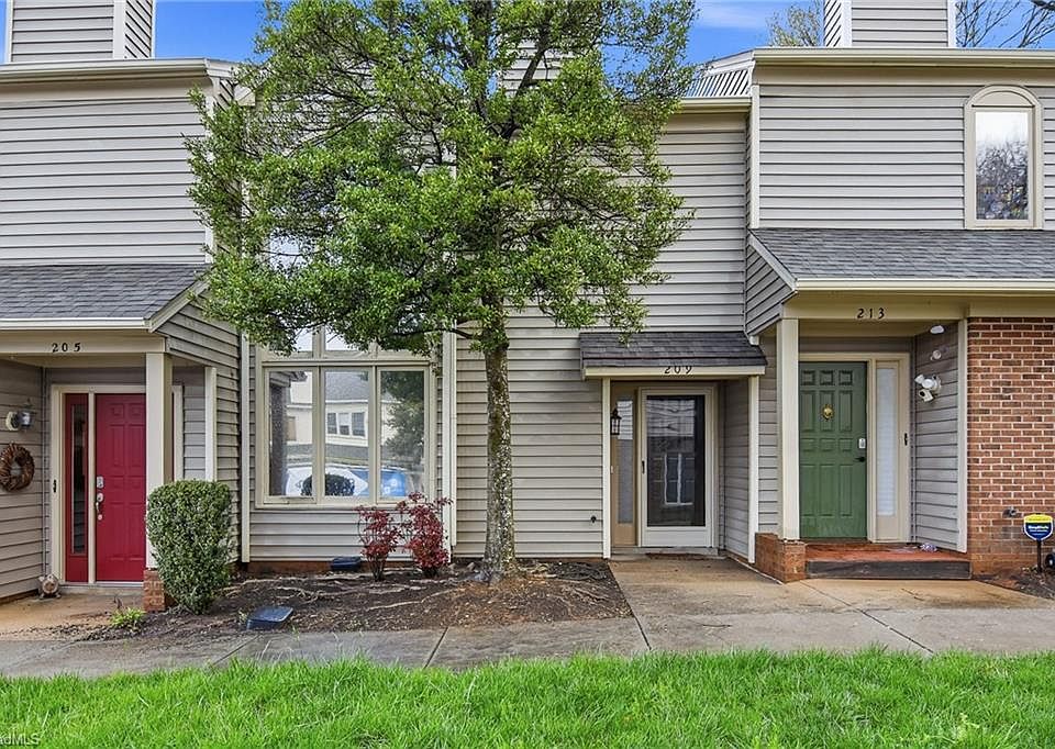 1st image of 209 Tanners Mill Ct