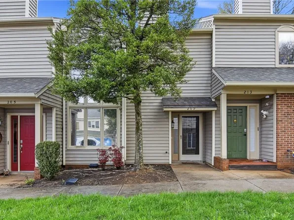 209 Tanners Mill Ct, Winston Salem, NC 27101