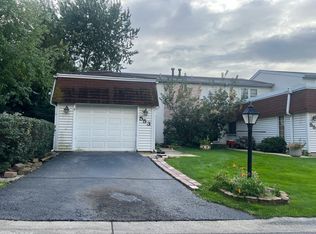 553 Leslie Ln, Bolingbrook, IL 60440