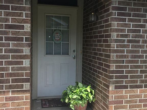 4th image of 2411 N Glenwood Dr
