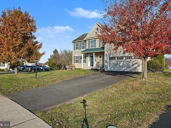 2nd image of 118 Fairbrook Dr