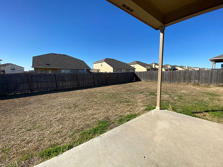 408 E Vega Ln — Photo 17
