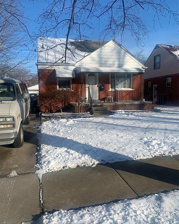 1st image of 704 Riverbank St