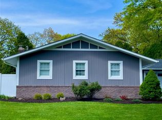 23 Cedarwood Ln, Commack, NY 11725