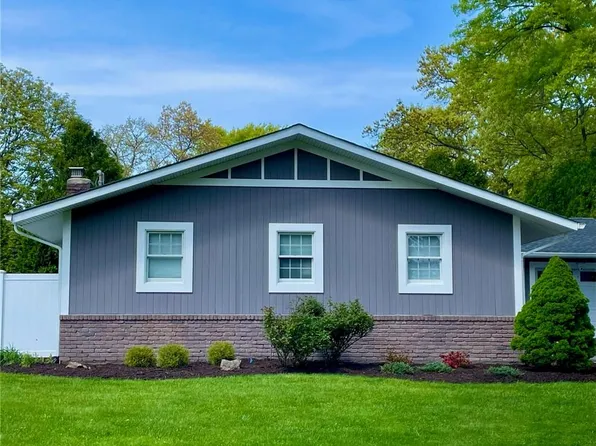 23 Cedarwood Lane, Commack, NY 11725