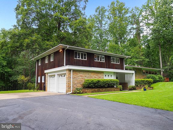 3rd image of 12388 Meyer Ln