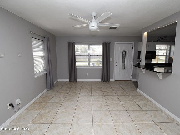3rd image of 615 Camellia Dr