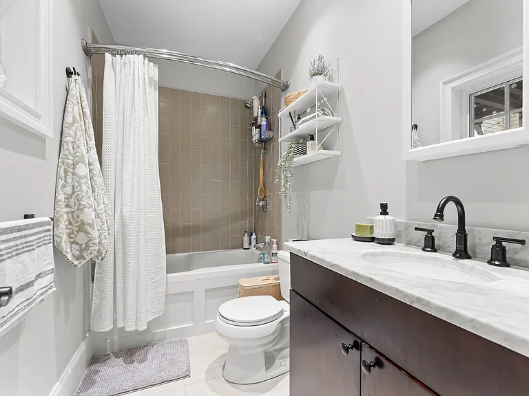 252 Bowen St #1 — Photo 7