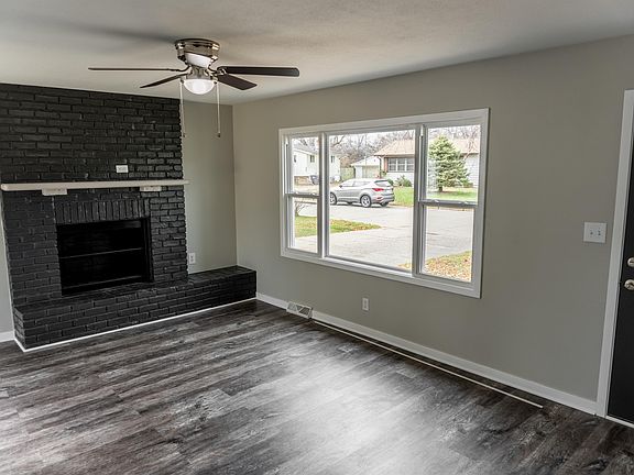 3rd image of 2355 Hawthorne Ct