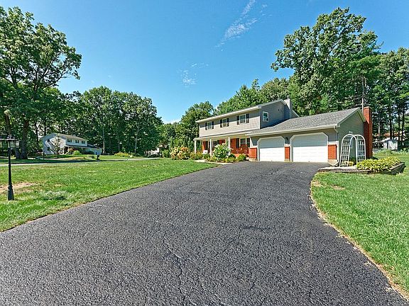 3rd image of 25 Pebble Beach Dr