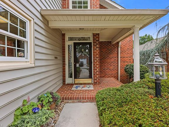 2nd image of 525 Claridge Cir