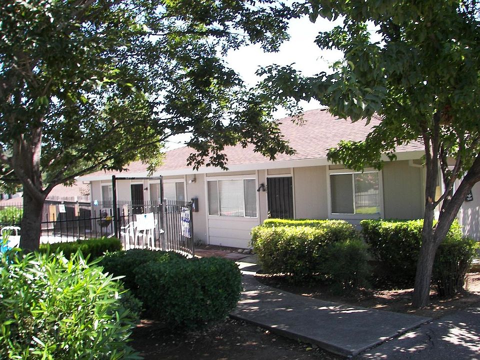 1st image of 2101 W La Loma Dr APT 4A