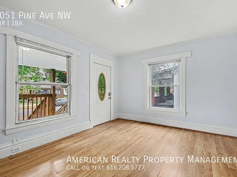1051 Pine Ave NW — Photo 9