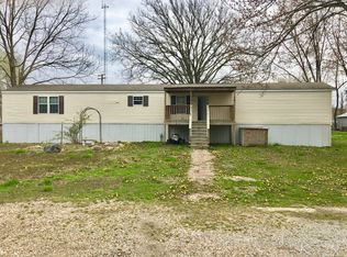 206 S Johnson St, Carmi, IL 62861