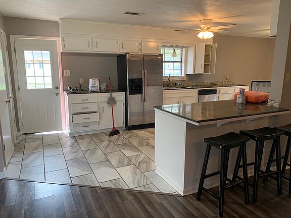 3rd image of 405 Wimbledon Blvd