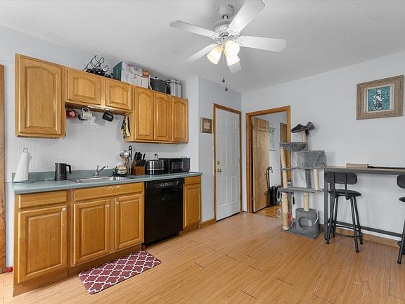 5th image of 15 Steele St