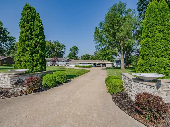 1114 S Perrine Ave, Centralia, IL 62801