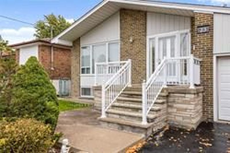 Toronto House for rent - 3 Bedrooms — photo 2