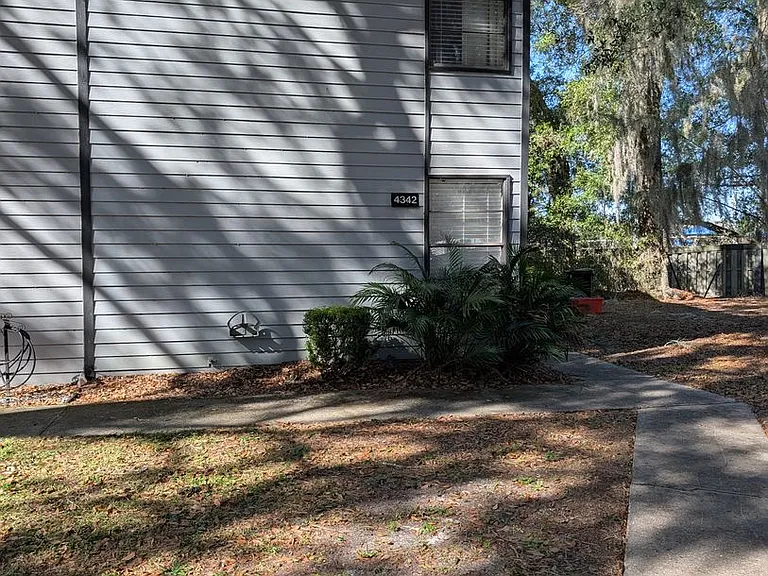 4342 SW 20th Ln — Photo 3