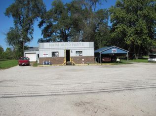 860 E Division St, Coal City, IL 60416