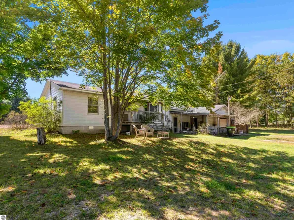 15451 Stanley Rd, Beulah, MI 49617