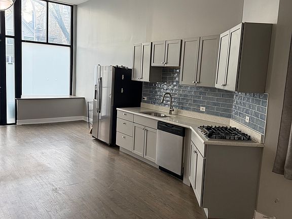 5th image of 1876 N Hoyne Ave APT 1F