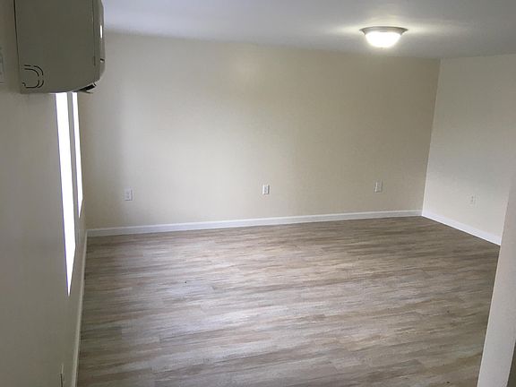 3rd image of 1826 Ashmore Ave