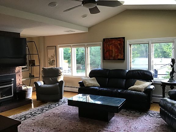 3rd image of 129 Pine Ln