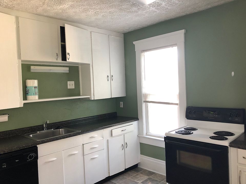 2nd image of 500 E Maple St #2