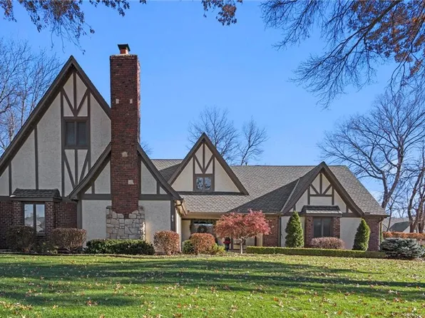 10303 Howe Ln, Leawood, KS 66206