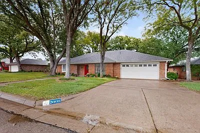 3 bed, 2.0 bath, 2180 sqft, $2,250 — Photo 1