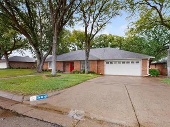 2008 Turf Club Dr, Arlington, TX 76017
