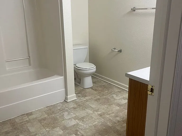 Ashley Square Apartments — Photo 73
