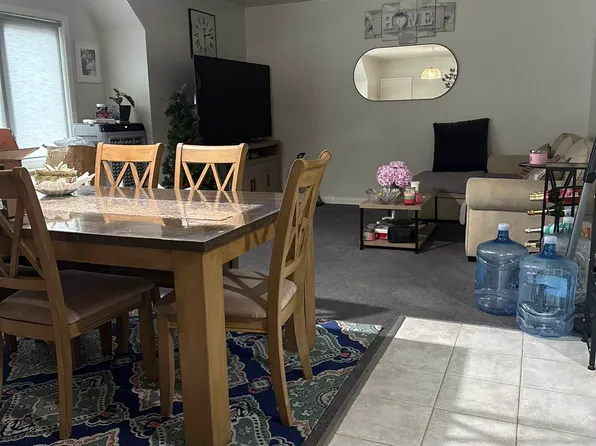 61-05 Cloverdale Boulevard image 1 of 4